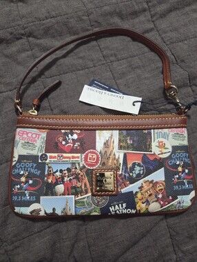 2018 Dooney & Bourke RunDisney WDW Half/Full Marathon Slim Wristlet NWT